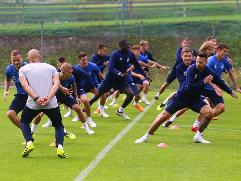 Professional Football Match Handling Football Training Camps